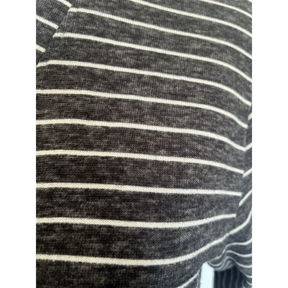 Gray White Striped Short Robe Size M Nicole Miller Heathered Belt 3/4 Sleeve